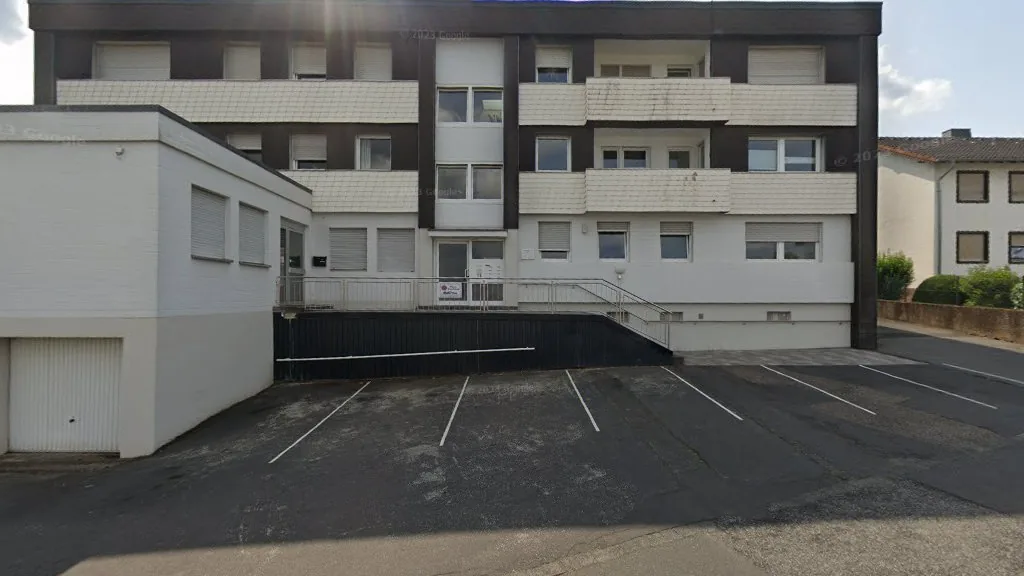 Mehrfamilienhaus, in dem ein Wasserschaden saniert wurde